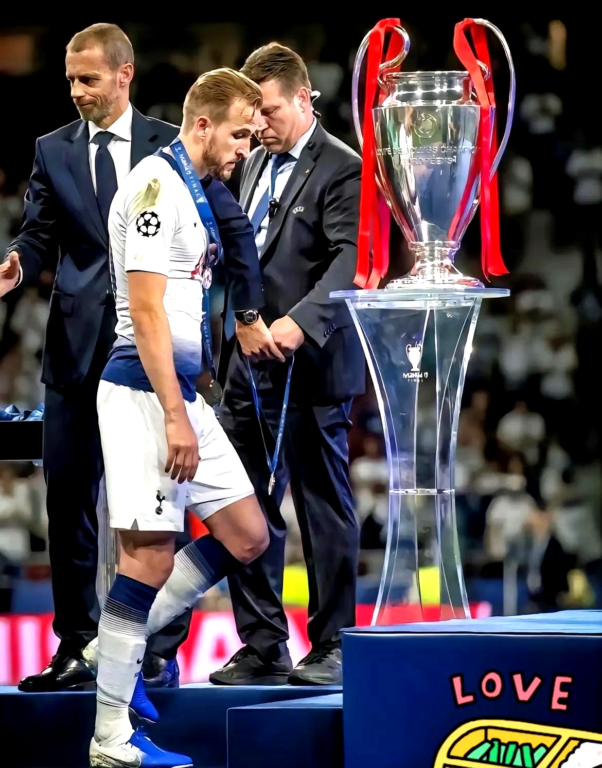 IM体育官方网-曼联鏖战切尔西，凯恩带队取胜