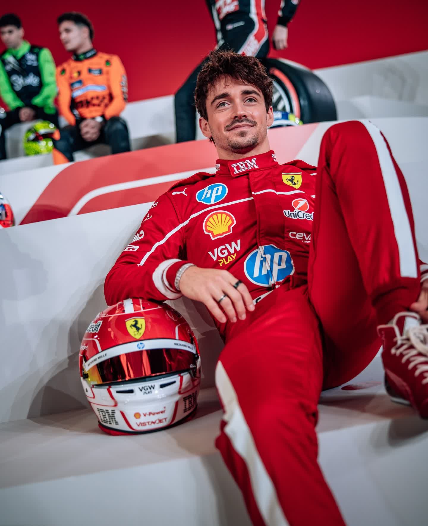 法拉利绝杀红牛二队，塞恩斯关键制胜