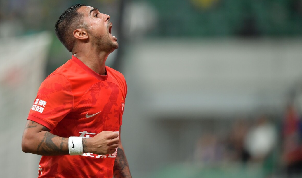 神奇进球让球迷惊掉下巴,比赛充满惊喜 神奇进球让球迷惊掉下巴,比赛充满惊喜